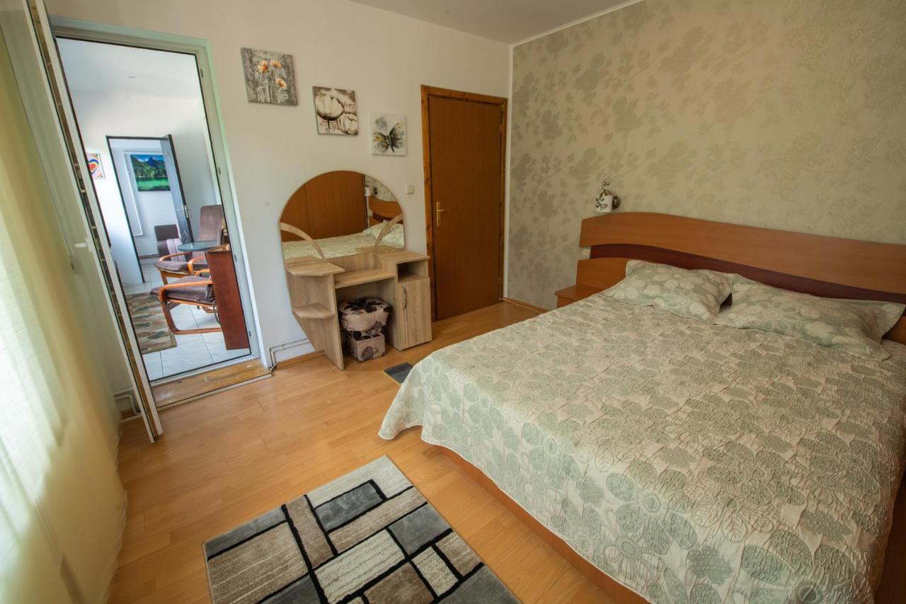 Monik Apartament Sinaia Exterior photo